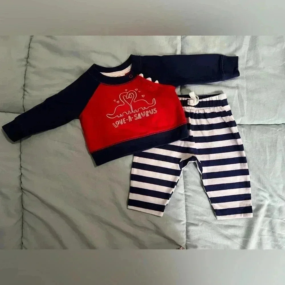 Cat&Jack Newborn Love-A-Saurus Outfit🦕 - Picture 3 of 6